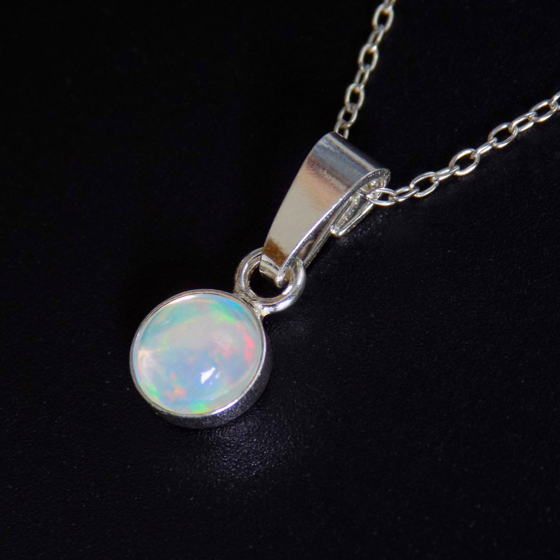 Simple opal pendant showing stunning colours